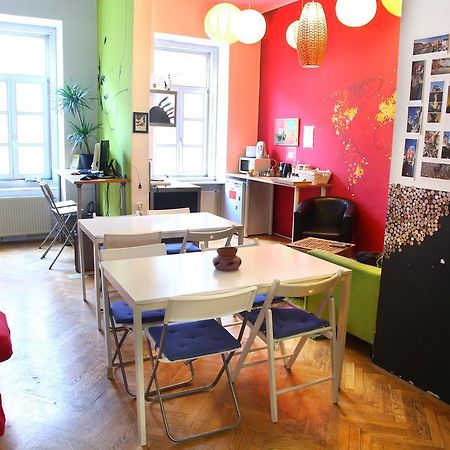 Hostel Zeppelin Ljubljana Buitenkant foto