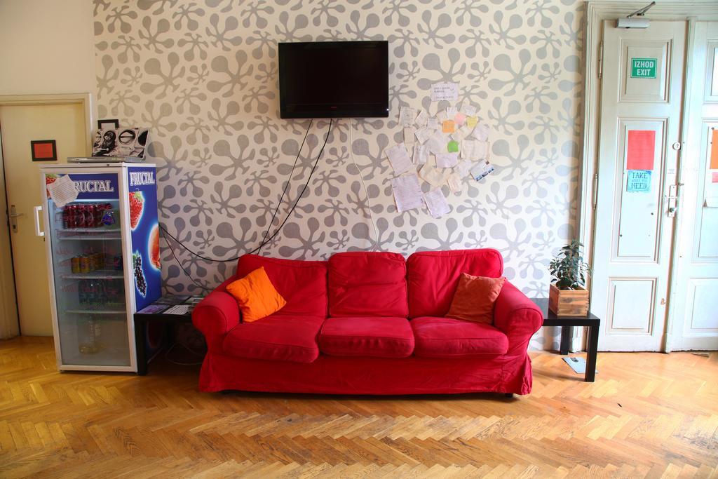 Hostel Zeppelin Ljubljana Buitenkant foto