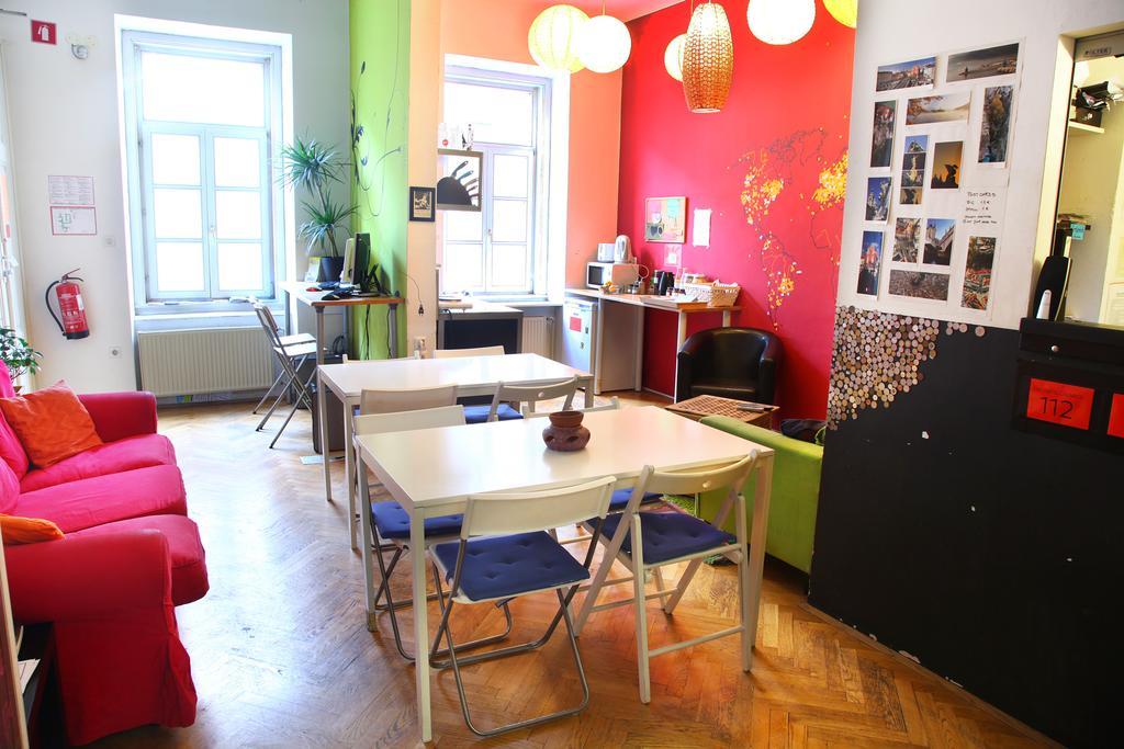Hostel Zeppelin Ljubljana Buitenkant foto